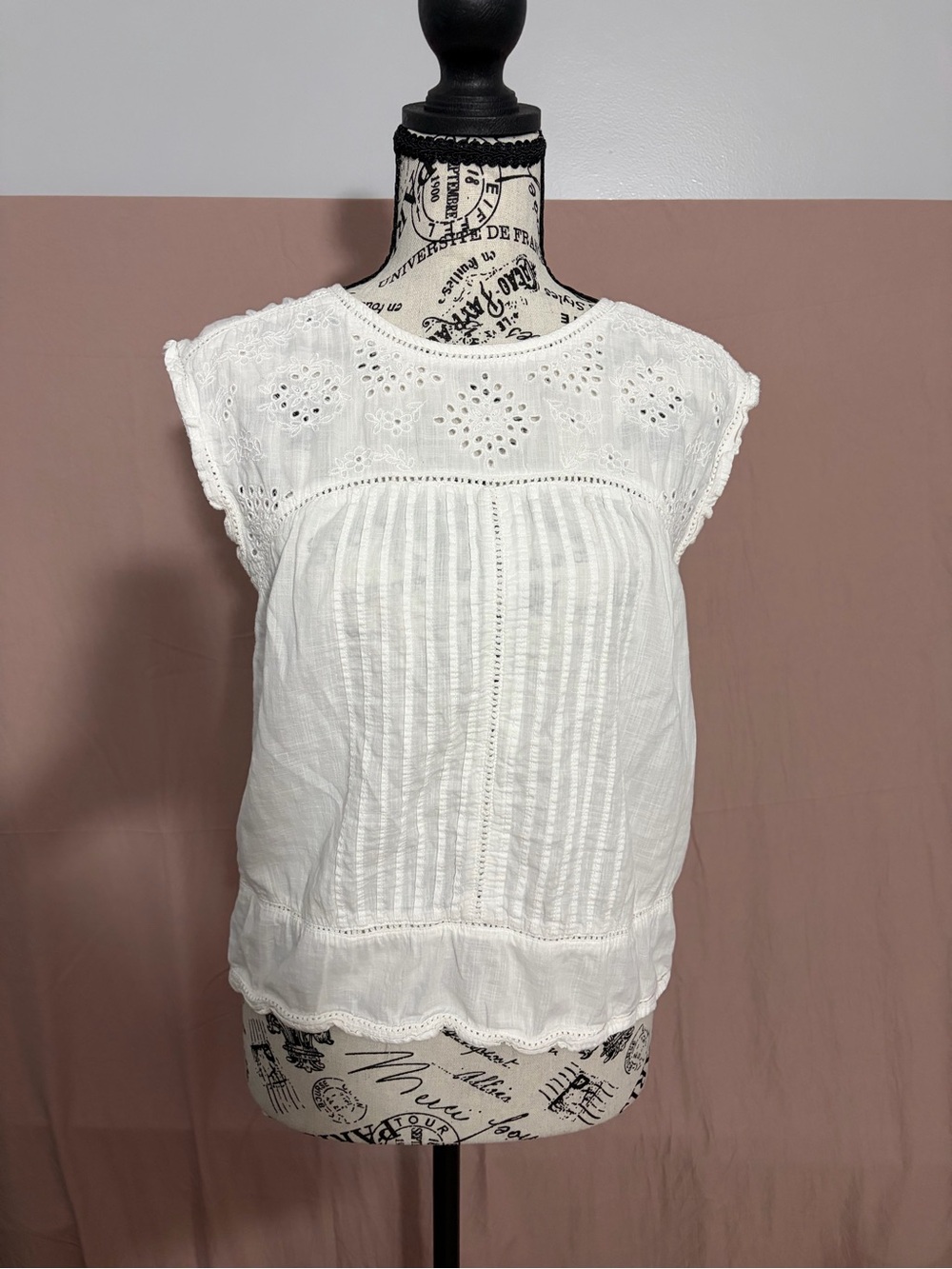 Abercrombie & Fitch White Eyelet Pintuck Cap Sleeve Blouse